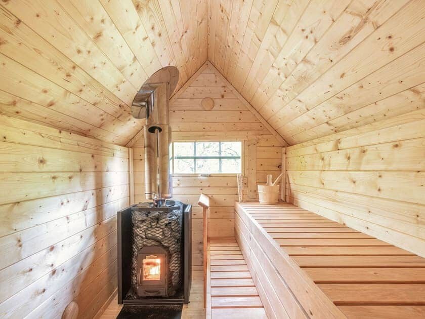 Treetops Luxury Log Cabin - Hot tub, BBQ & Sauna