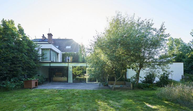 Prachtige modernistische villa midden in de natuur