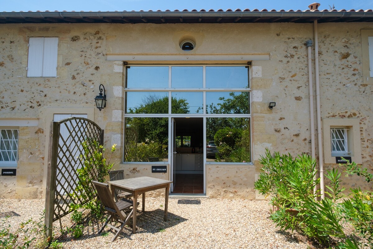 Cosy Gite "St. Emilion" with swimming pool
