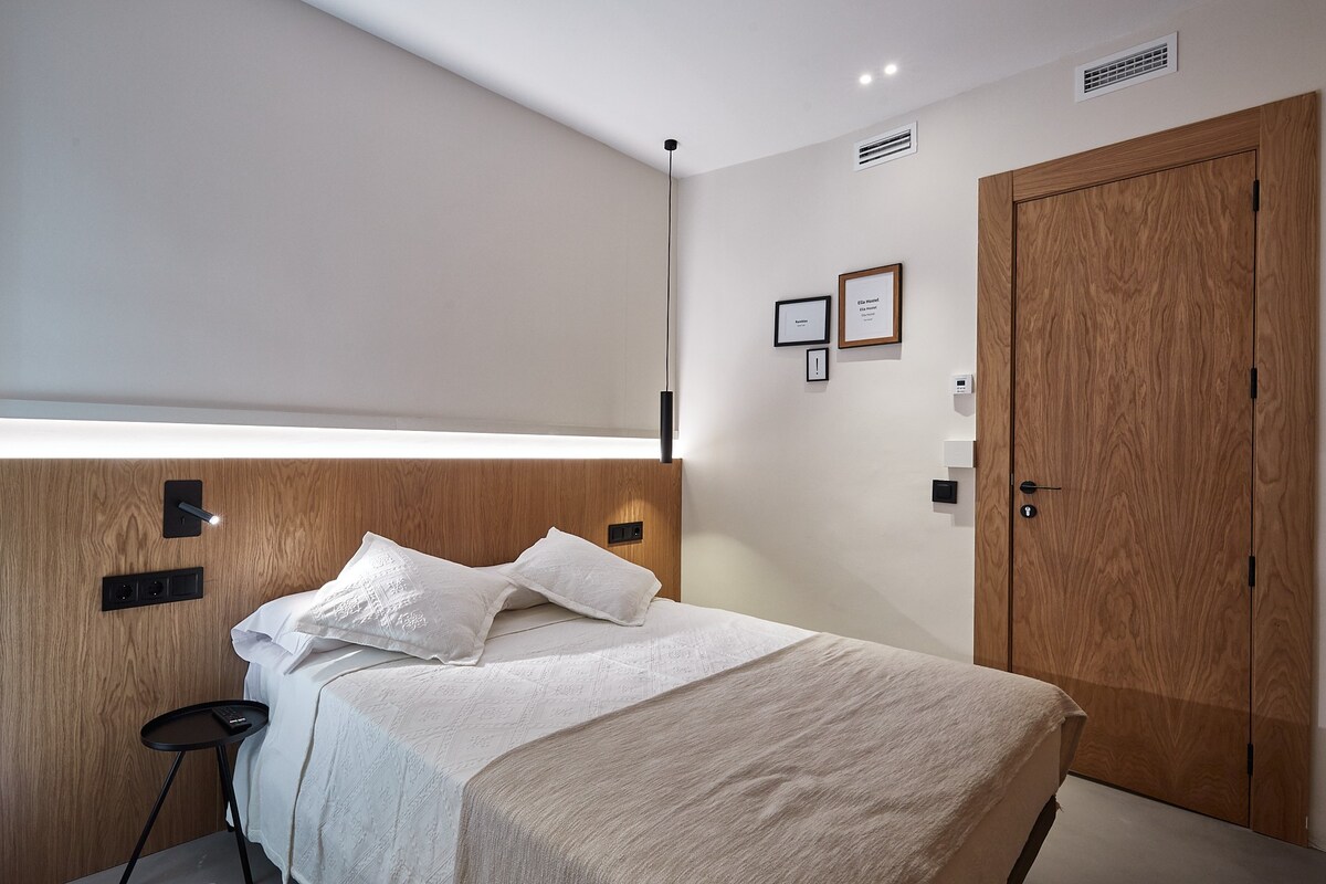 Ella Hostel Ramblas上层双人房