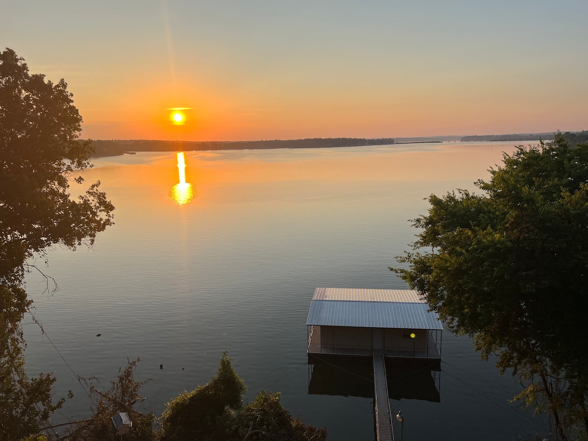 5th Night Free Wolf Point Lake House Private Dock