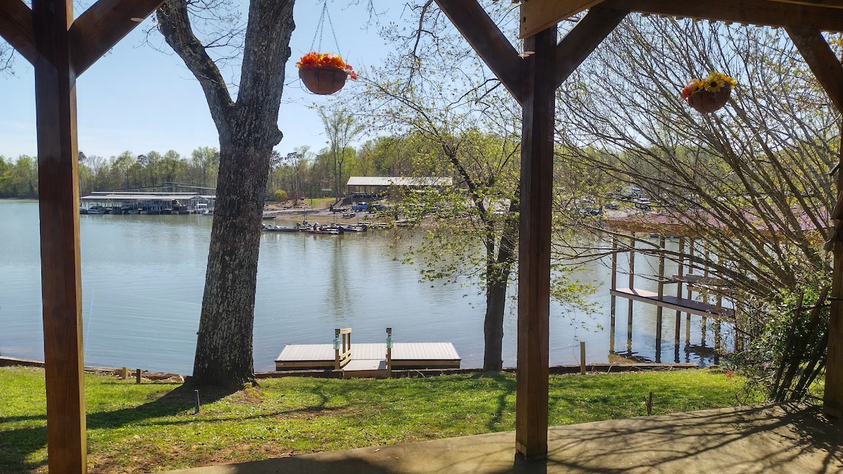 Lakefront Home at Lake Chickamauga! Walk to Marina