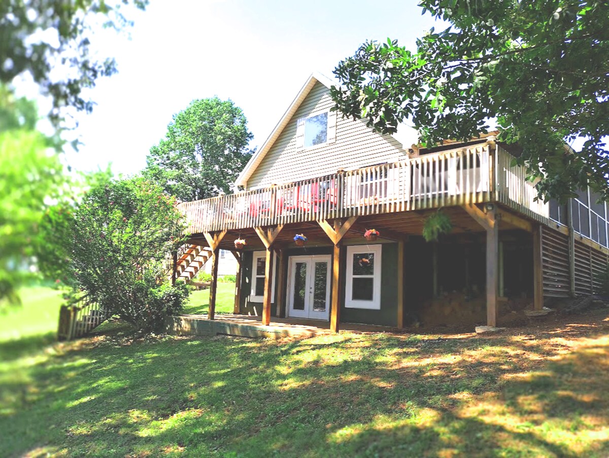 Lakefront Home at Lake Chickamauga! Walk to Marina