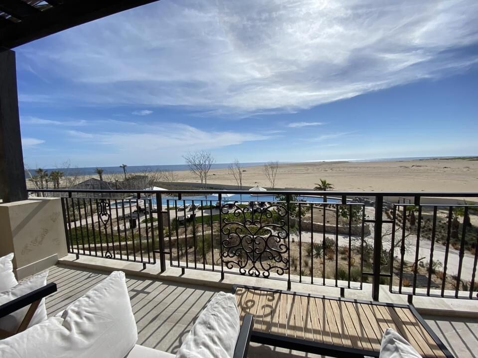 Luxurious 4 Bedroom Oceanfront Condo-private pool