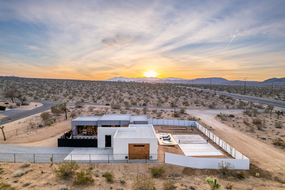 后院：现代沙漠之家；皮球场