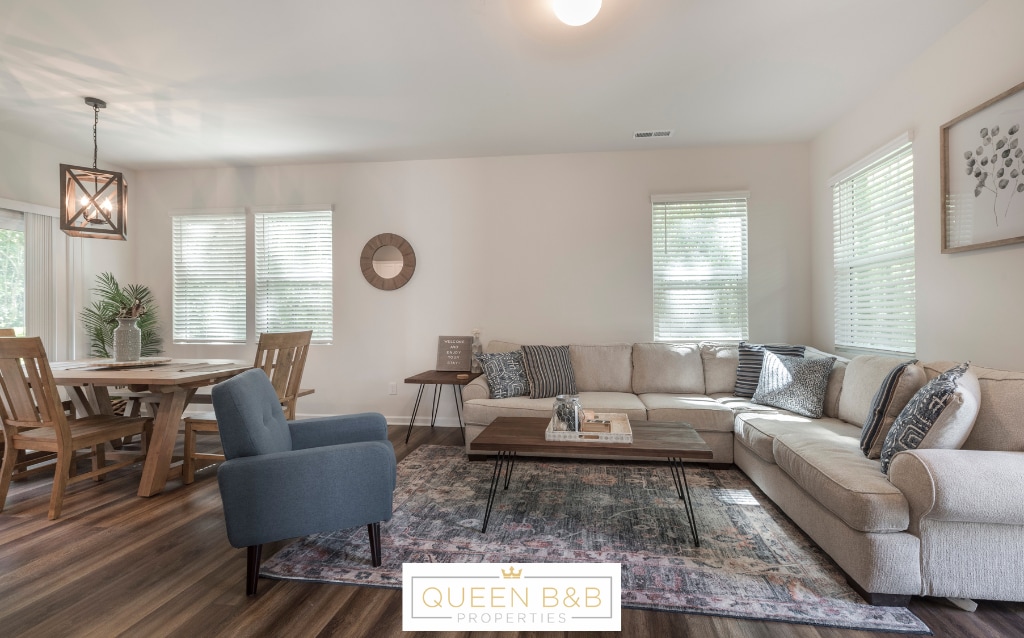 Sleeps 16! Both Sides of Spacious CLT Duplex