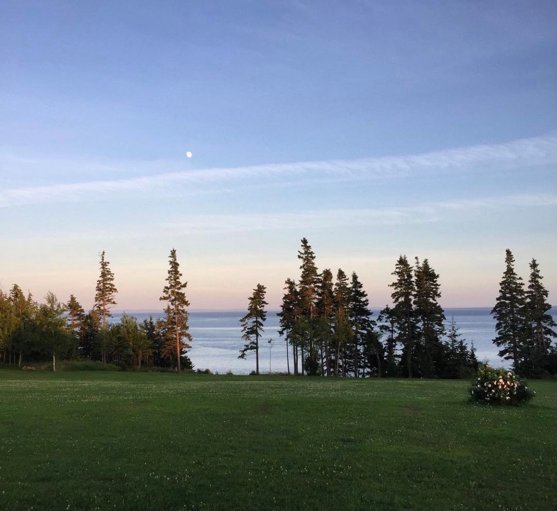 Beautiful and cheery ocean-front house in PEI