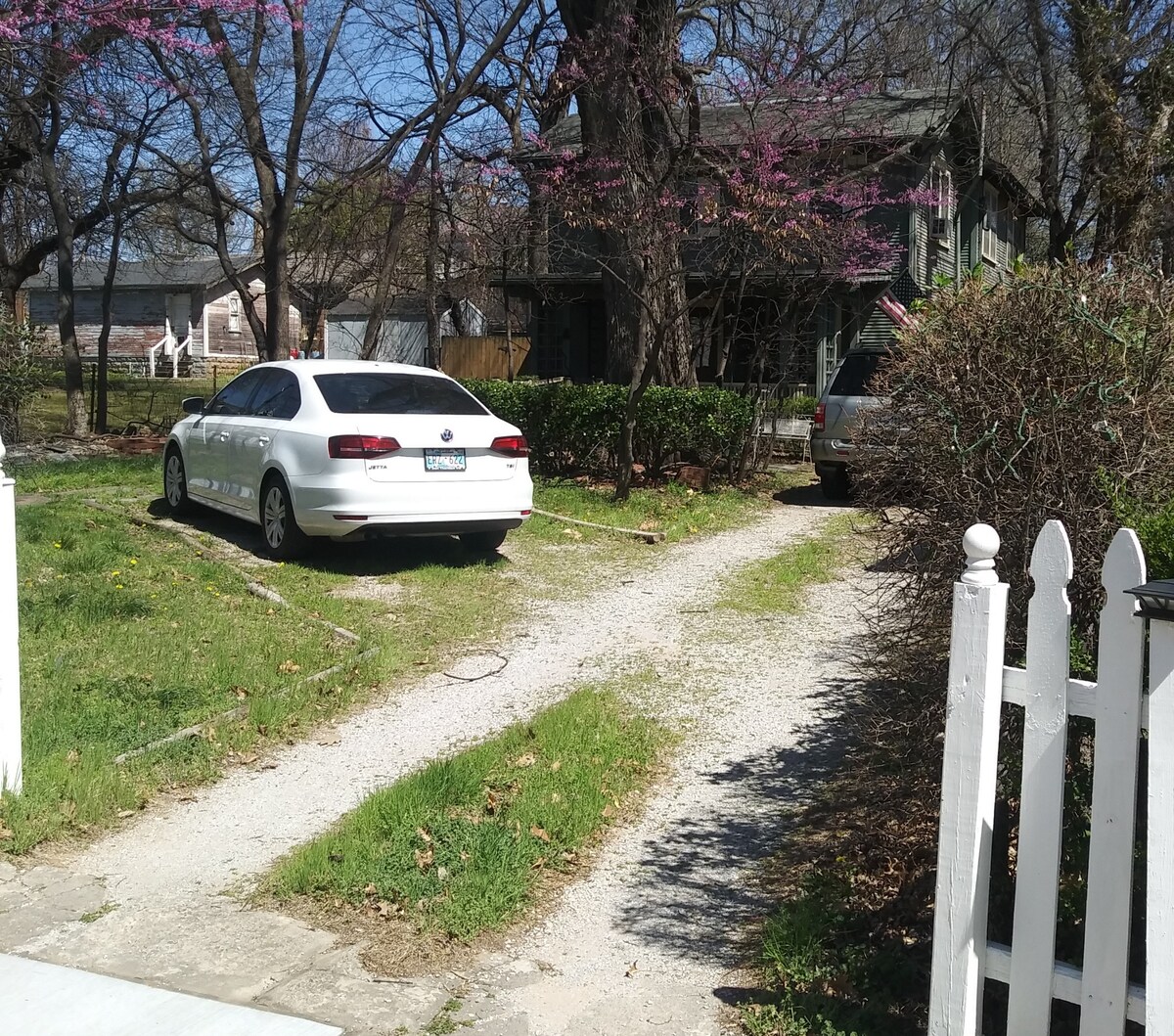 Comfortable  Home-Historic  Swan Lake Neighborhood