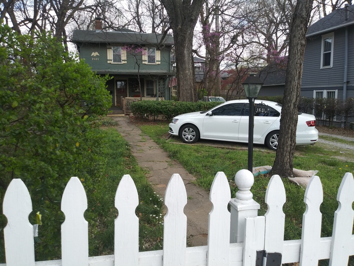 Comfortable  Home-Historic  Swan Lake Neighborhood