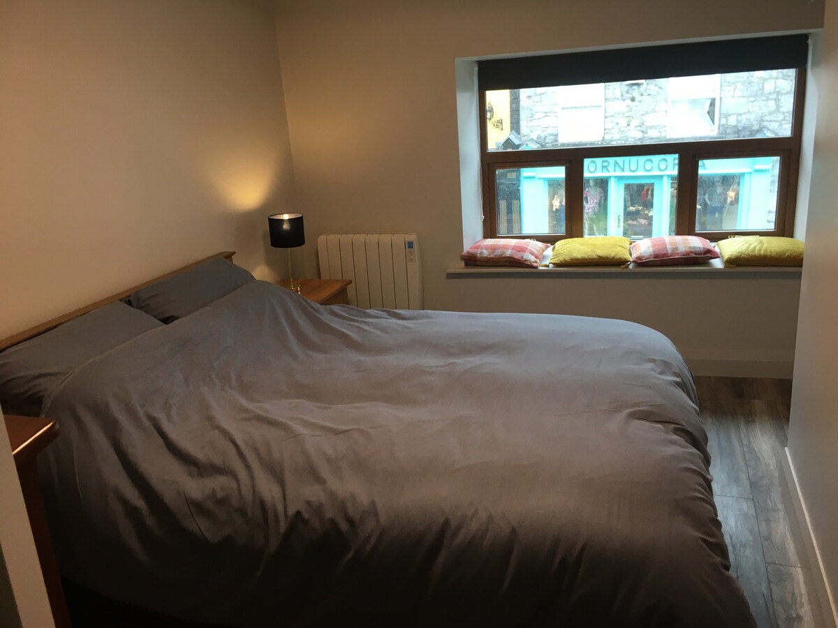 One bedroom apartment in the centre of Ennis town