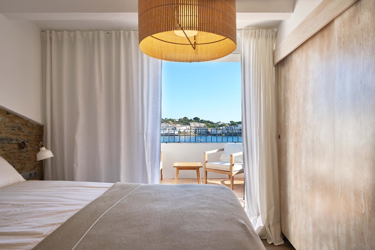 Penthouse Deluxe -First Line Of The Sea Cadaques