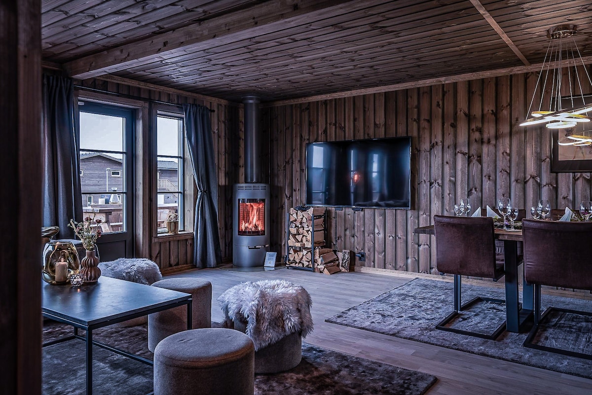 Cozy log house at Branäsberget, Ski -in Ski-out!