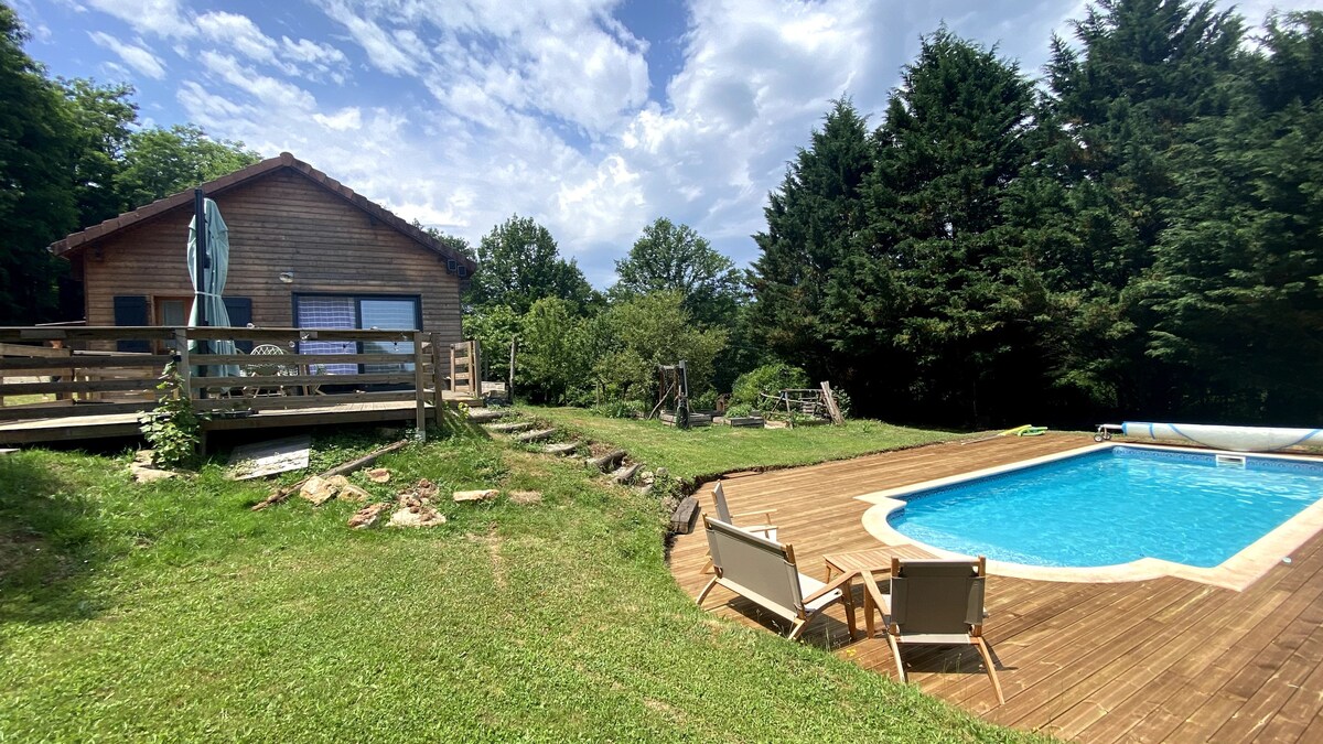 带私人泳池的自然乡村小屋。