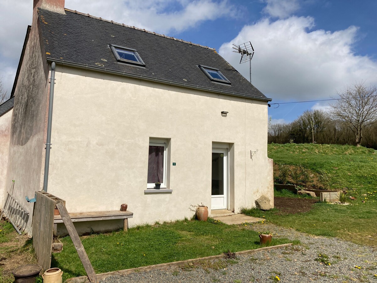 Petite maisonnette à la campagne