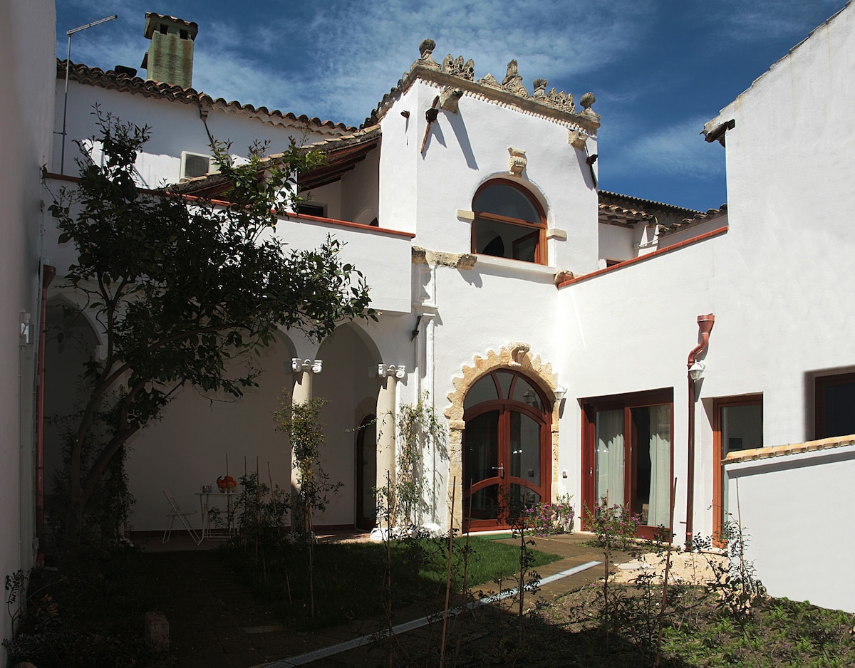 「Sole Luna」历史悠久的圣斯佩雷特-南撒丁岛民宅