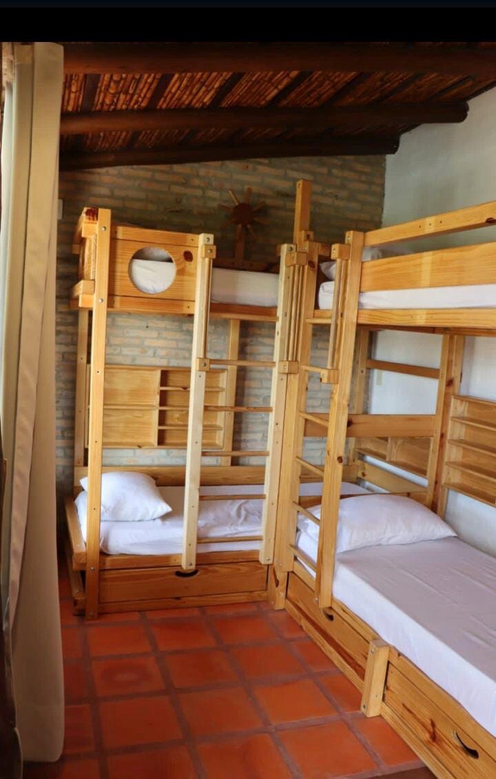 可容纳4人的房间，靠近巴拉圭河