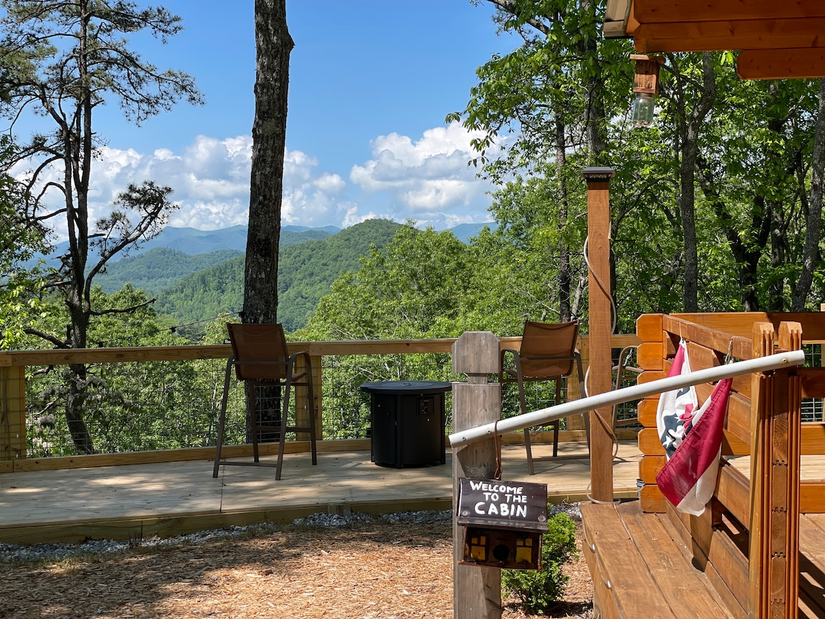 Primitive hike-in cabin with views of the Smokies!