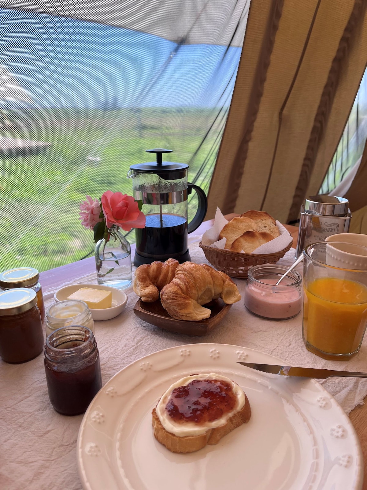 Glamping en pleno campo uruguayo. Carpa 3 de 5.