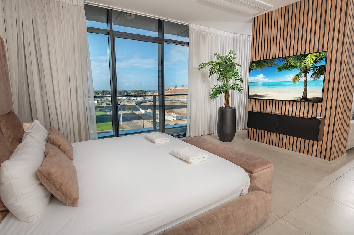 Hi-Yam Hotel - King Suite With Balcony & Sea view