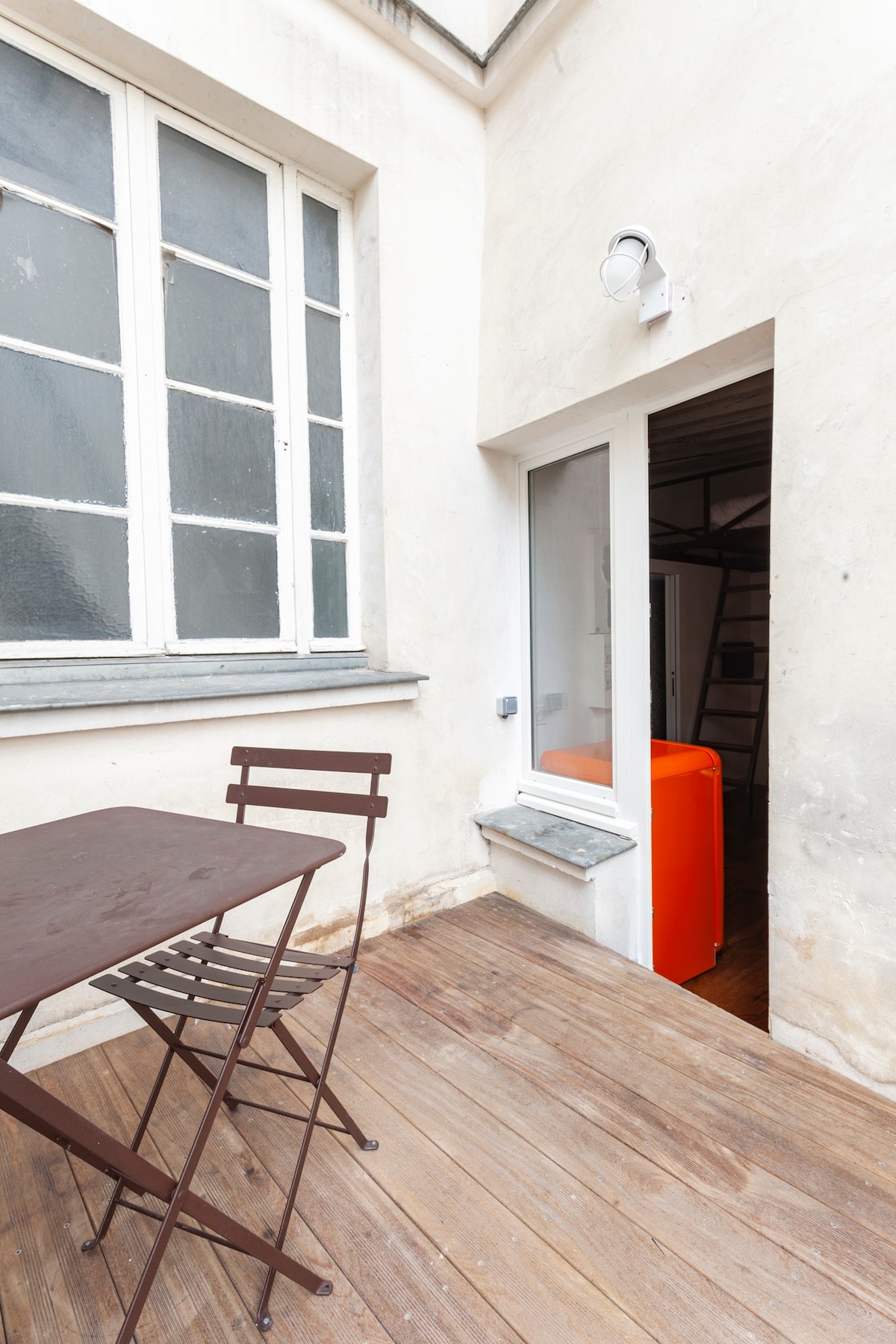 位于巴黎市中心的全新复式公寓，带露台