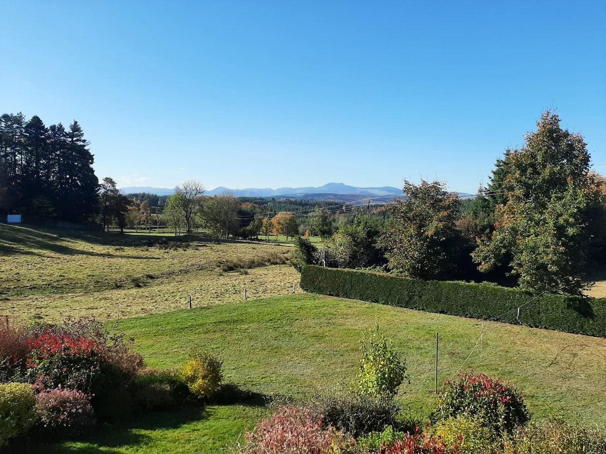 Gite Ardèche Vue Mézenc avec linge de lit inclus