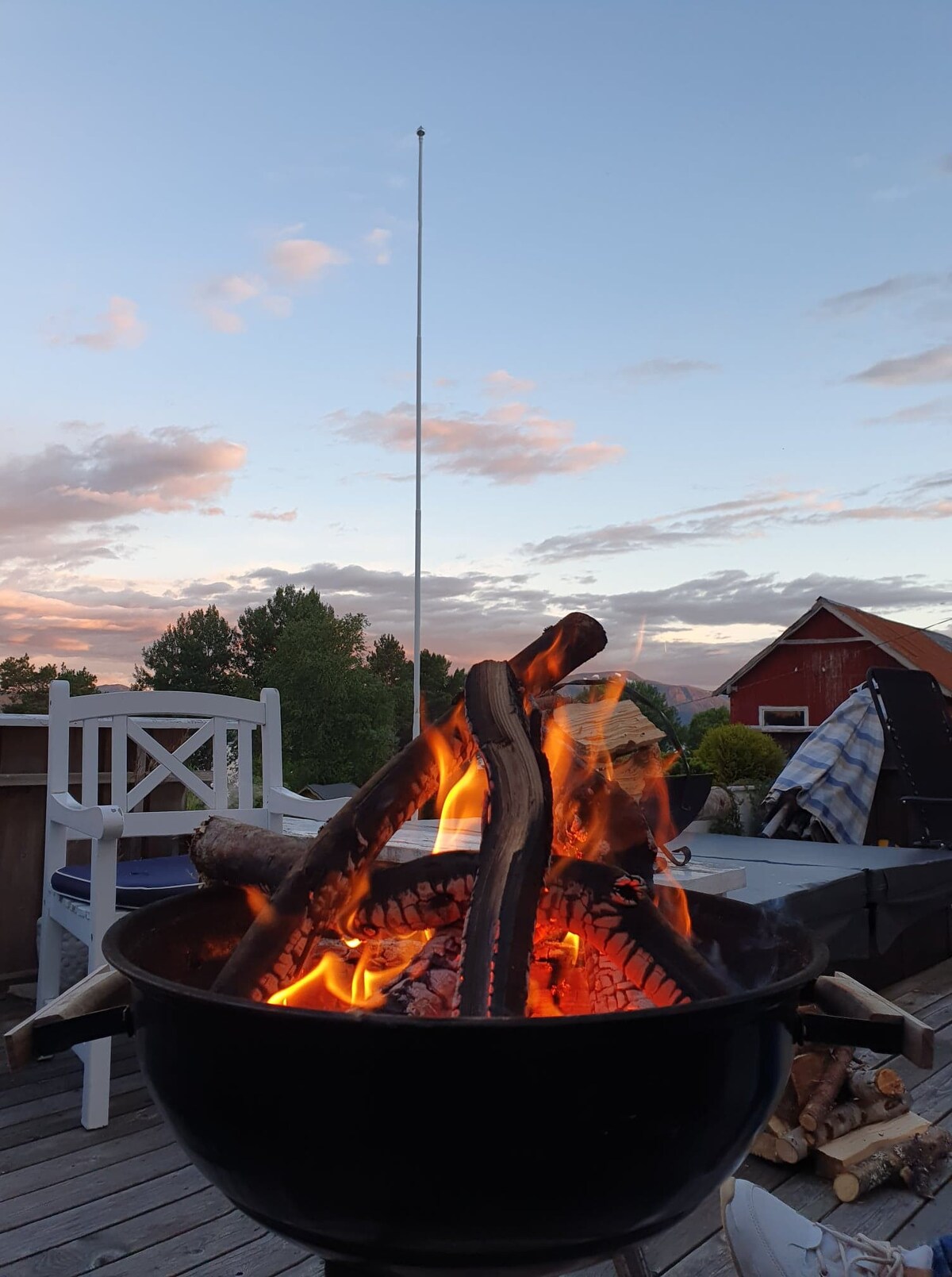 Flott gårdshus med nydelig utsikt og uteområder