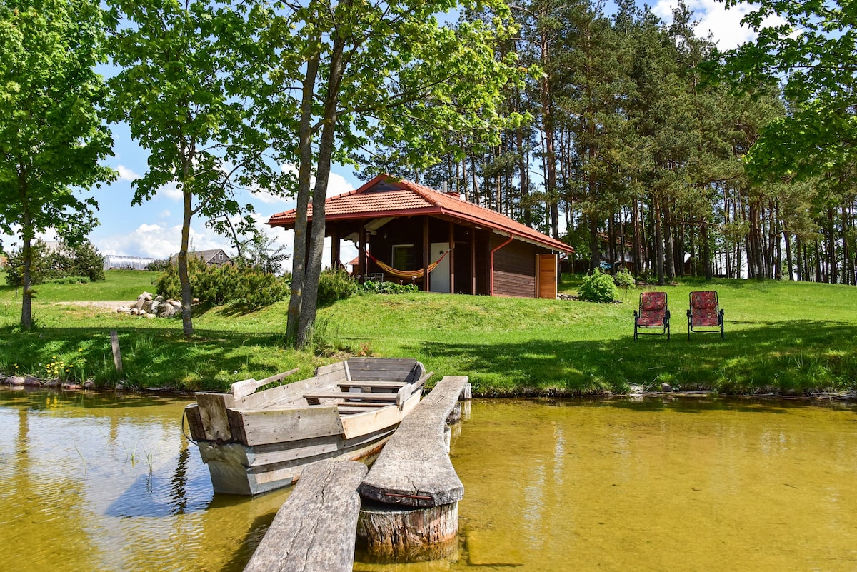 带桑拿的湖畔舒适小木屋
