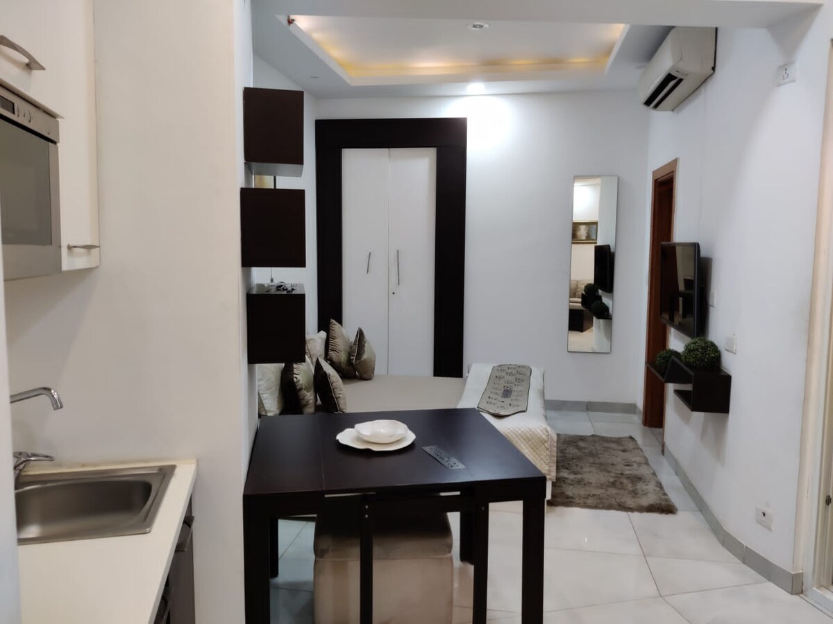 Stop Check-In Service Studio Apartment-Taj Studios