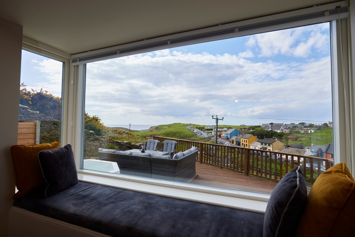 Beautiful Lodge with Hot Tub and Ocean Views