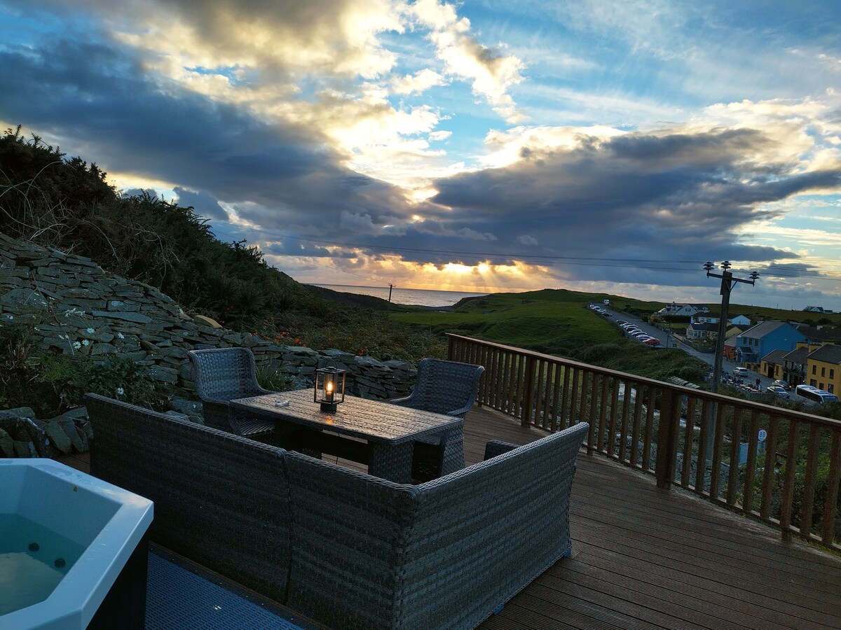 Beautiful Lodge with Hot Tub and Ocean Views