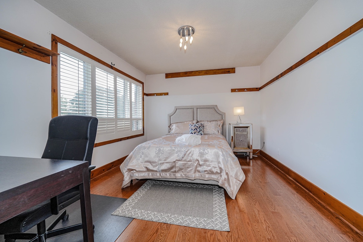 舒适美丽的4卧室+宽敞的起居室和厨房