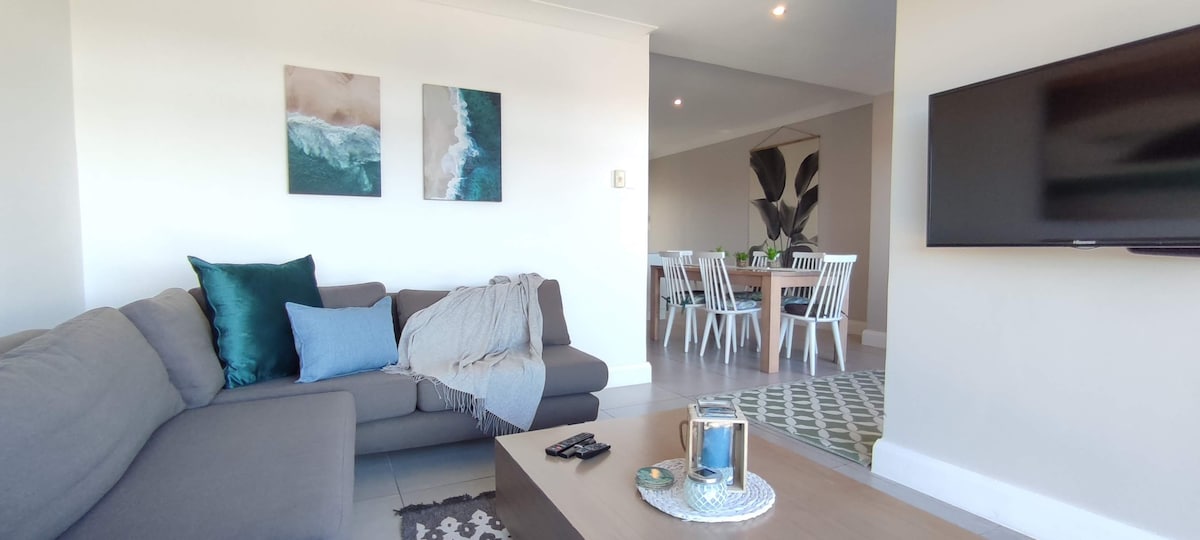 The Sandcastle|3-bed apartment|Pool, BBQ, fun!