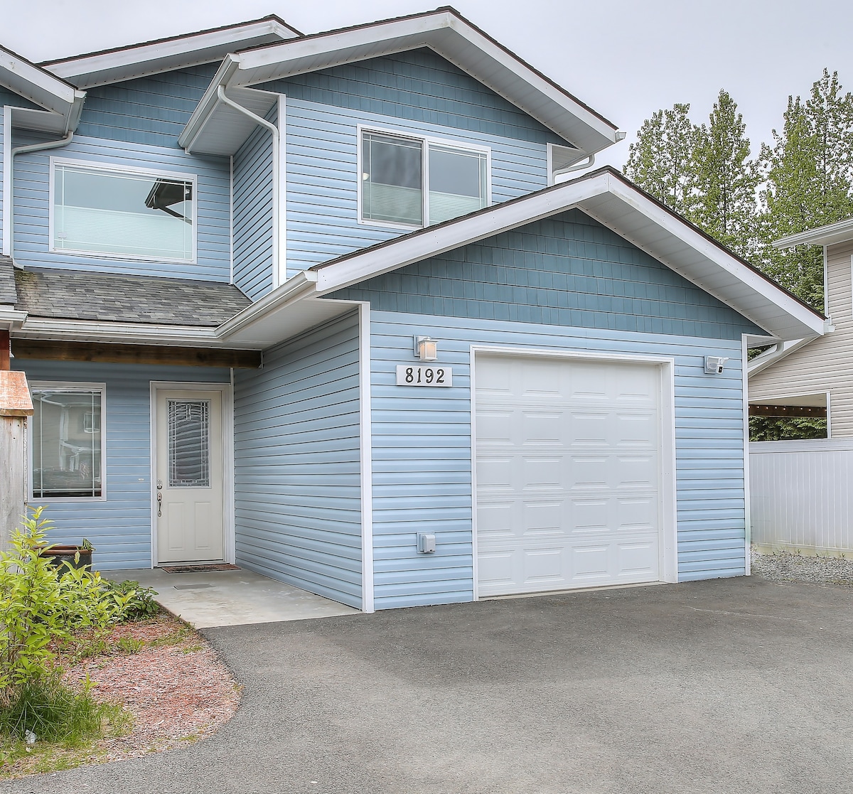 Hot Tub - Modern 4 Bedroom 3 Bath home by Glacier.