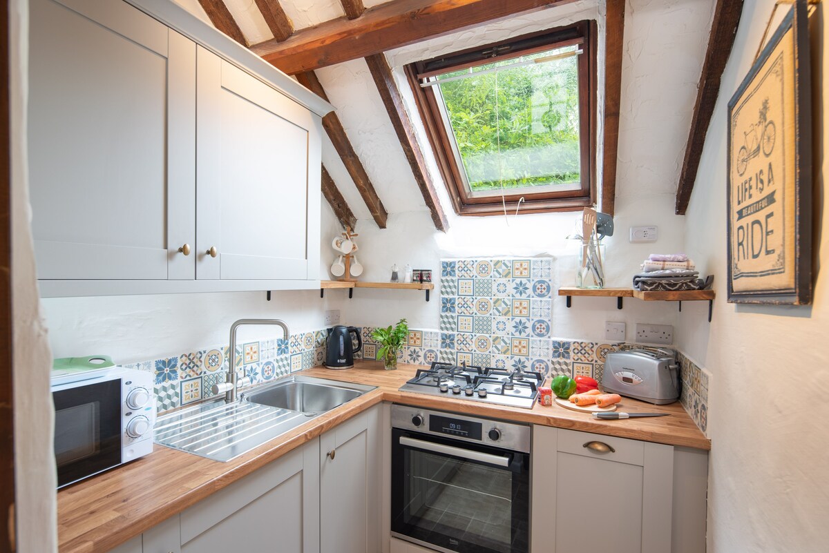 Cosy Barn Cottage nestled in a Nature Haven