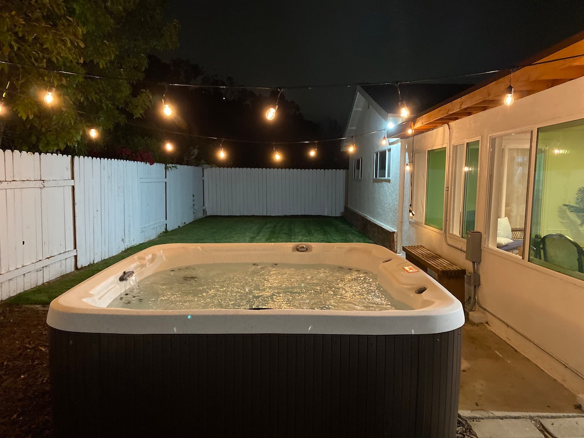 Retro Chic Hot Tub & Game Room, 10 Mins From Beach