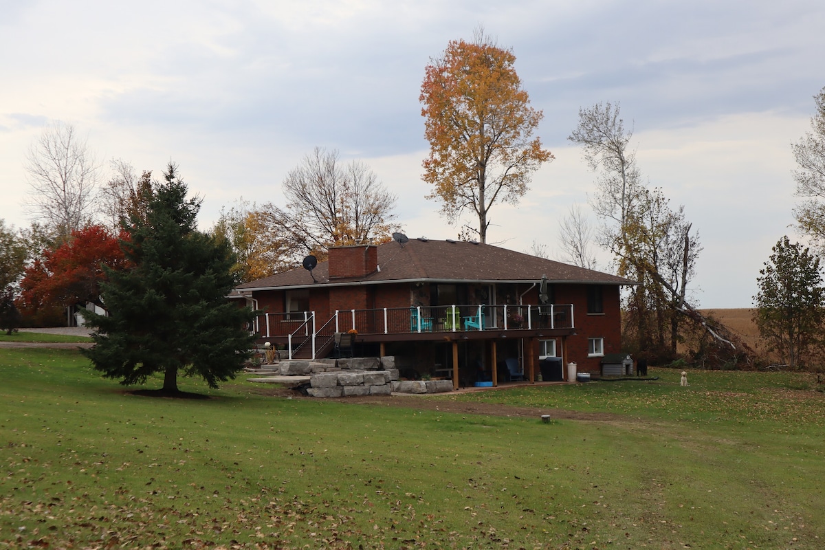 Country Charm by the Greens Guest Suite