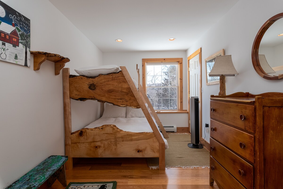 Cozy, charming cottage 7 mins from Mount Snow
