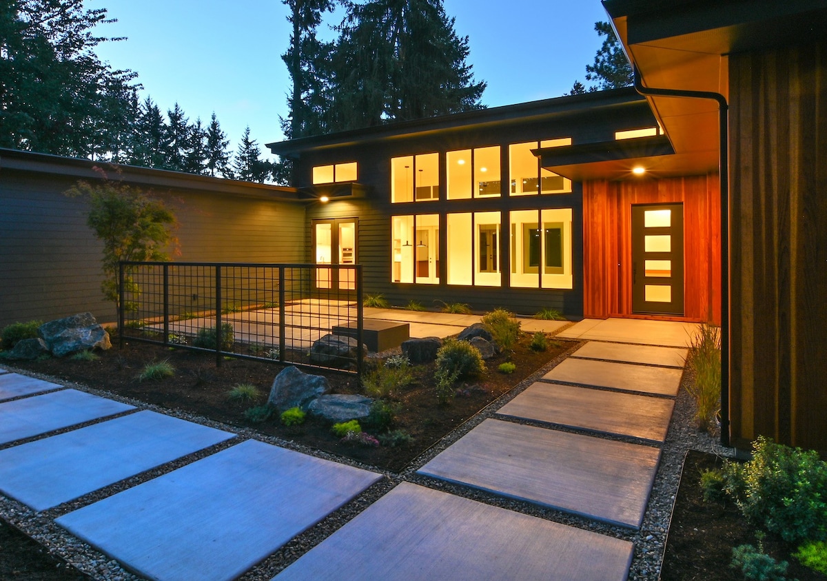 Eugene modern getaway: built 2019