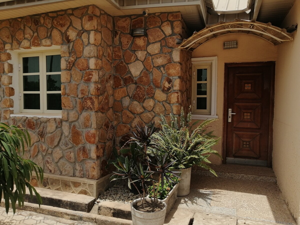 Cozy 2 bed semi detached house in serene layout.