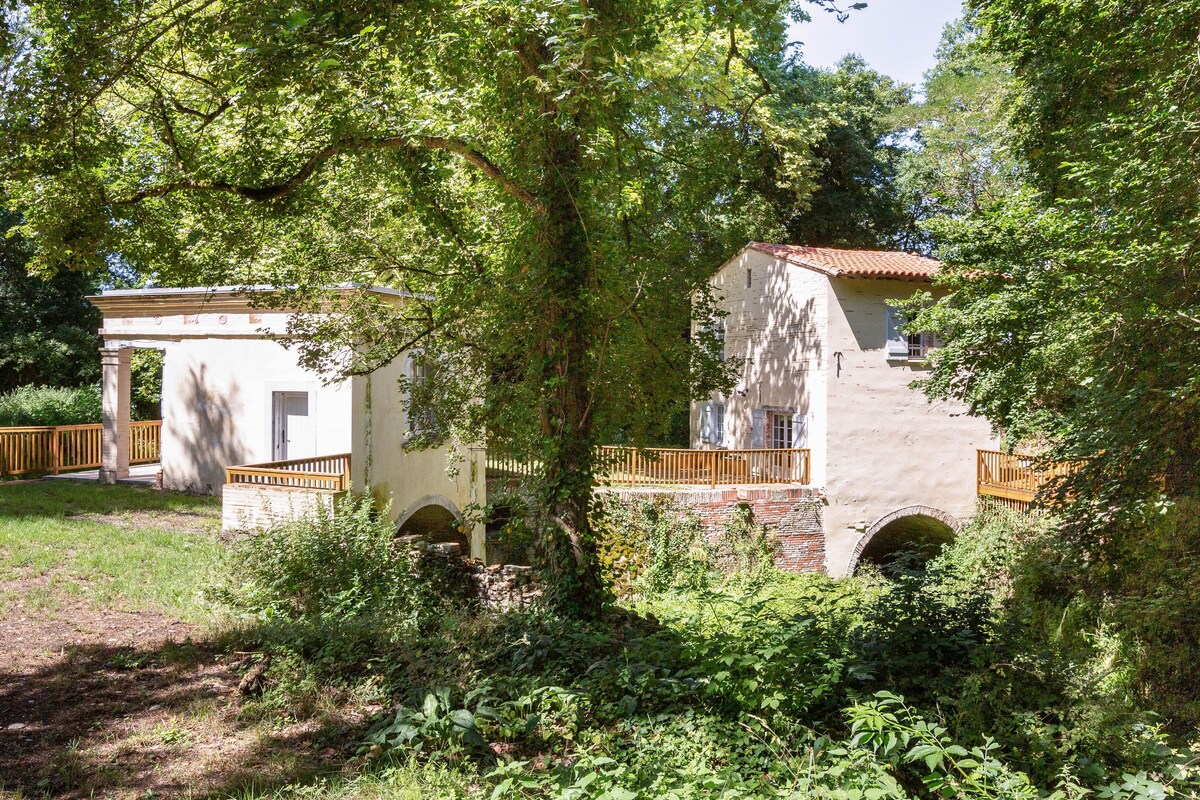 La Mouline乡村小屋，位于城堡公园内。