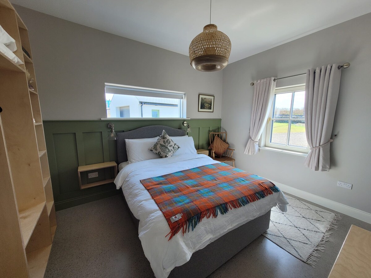 Cosy King ensuite room on Wild Atlantic Way