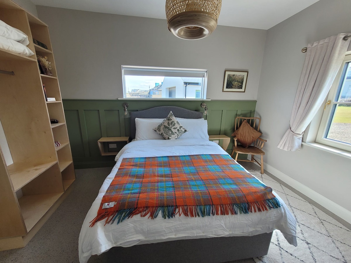 Cosy King ensuite room on Wild Atlantic Way