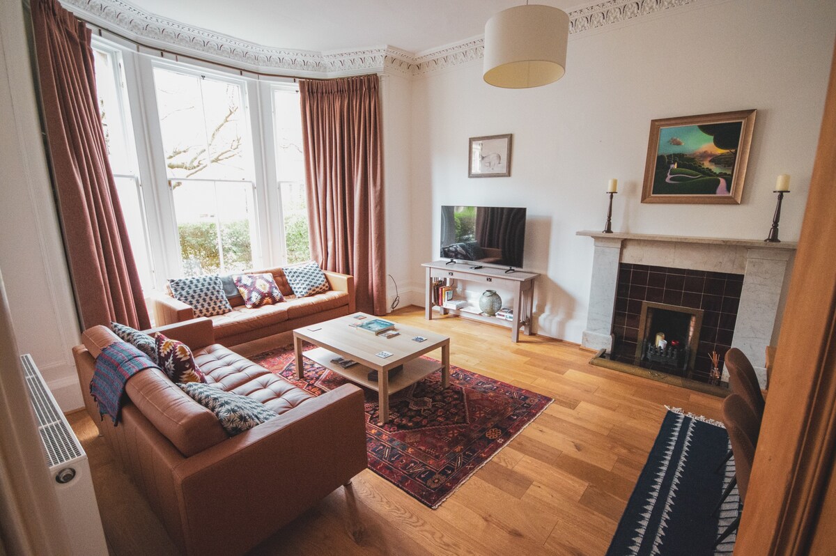 Stunning 3 Bed Flat in the Heart of the West End