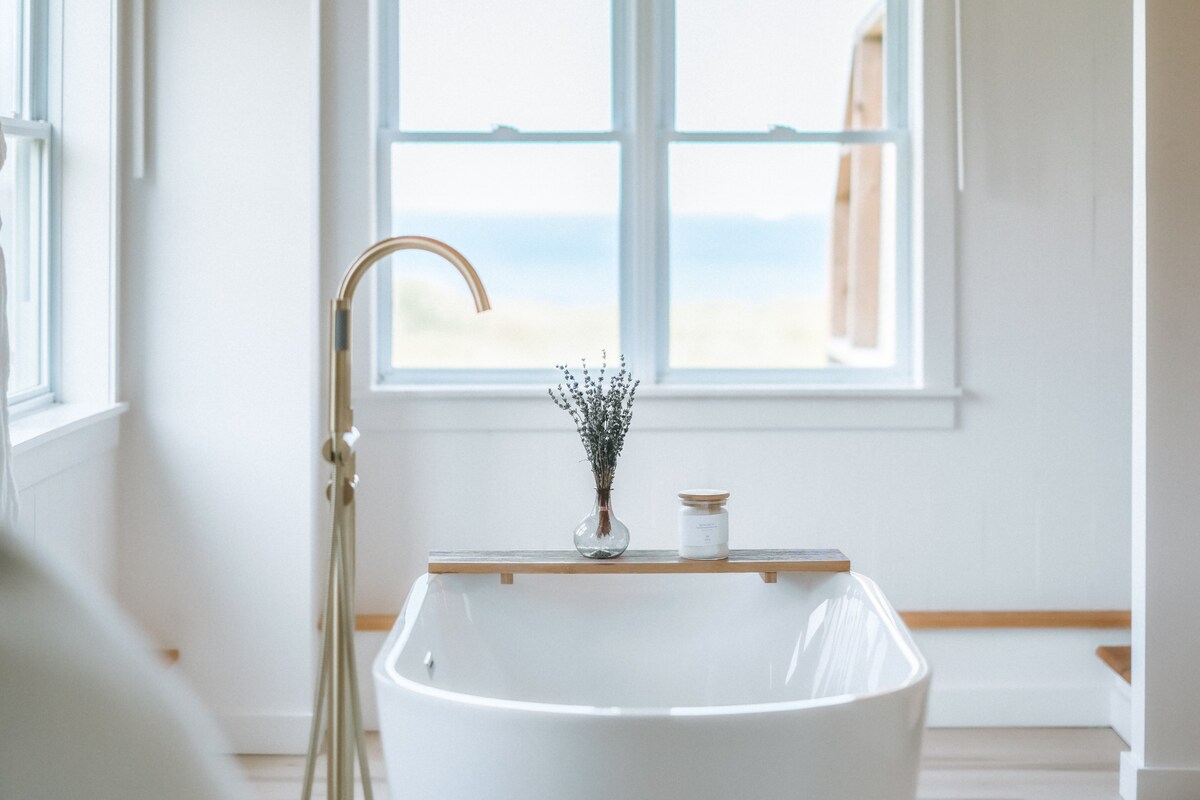 South Shore cottage with ocean views