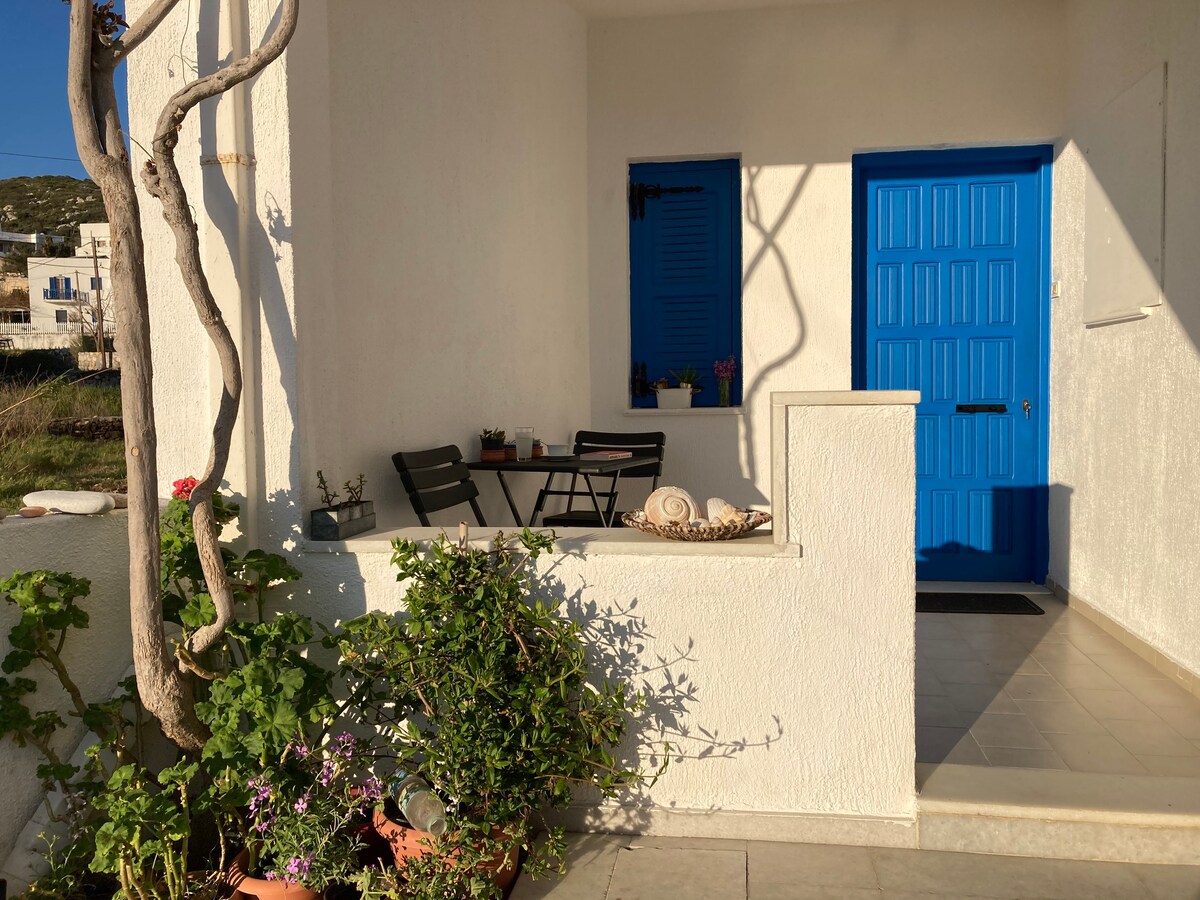 3min from beach-White&blue house with terraces