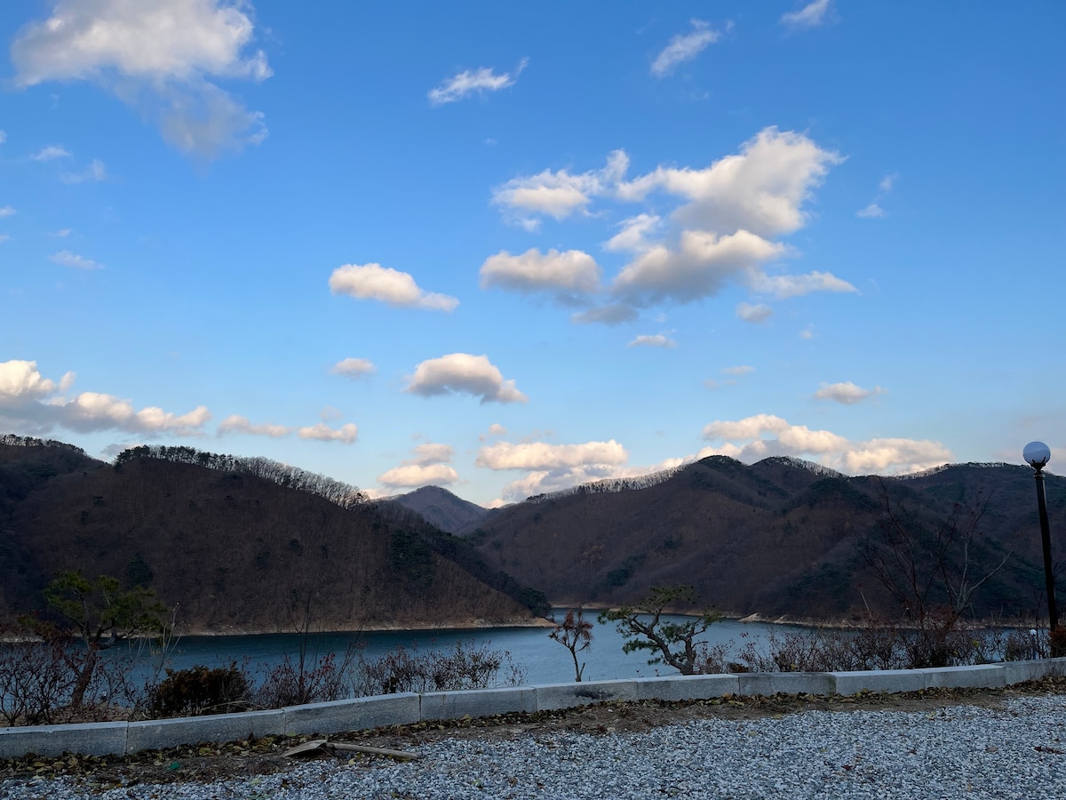 （私人住宅/私人使用）欣赏忠州湖（ Chungju Lake ）、Mirasilyeonga「私人灯」的美景