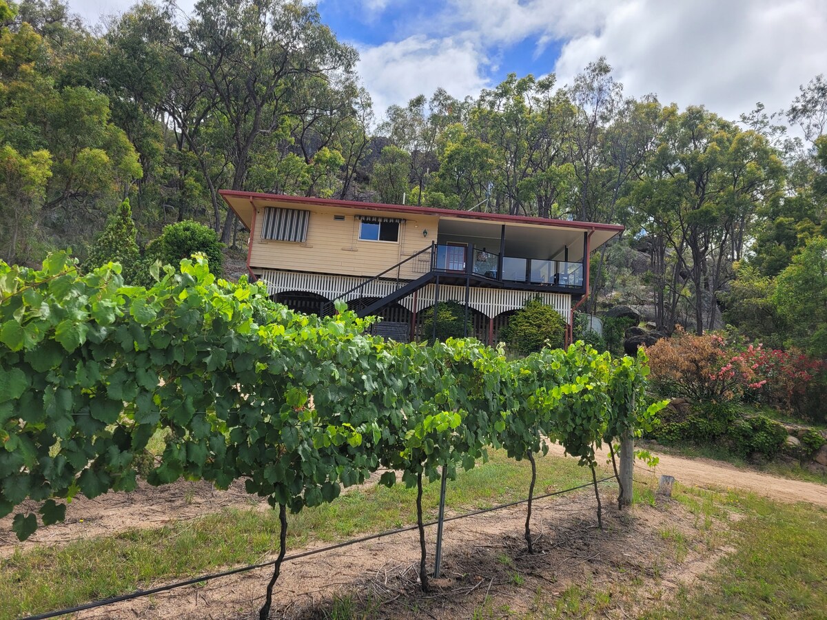 Shiraz Cottage @ View Wine Ballandean