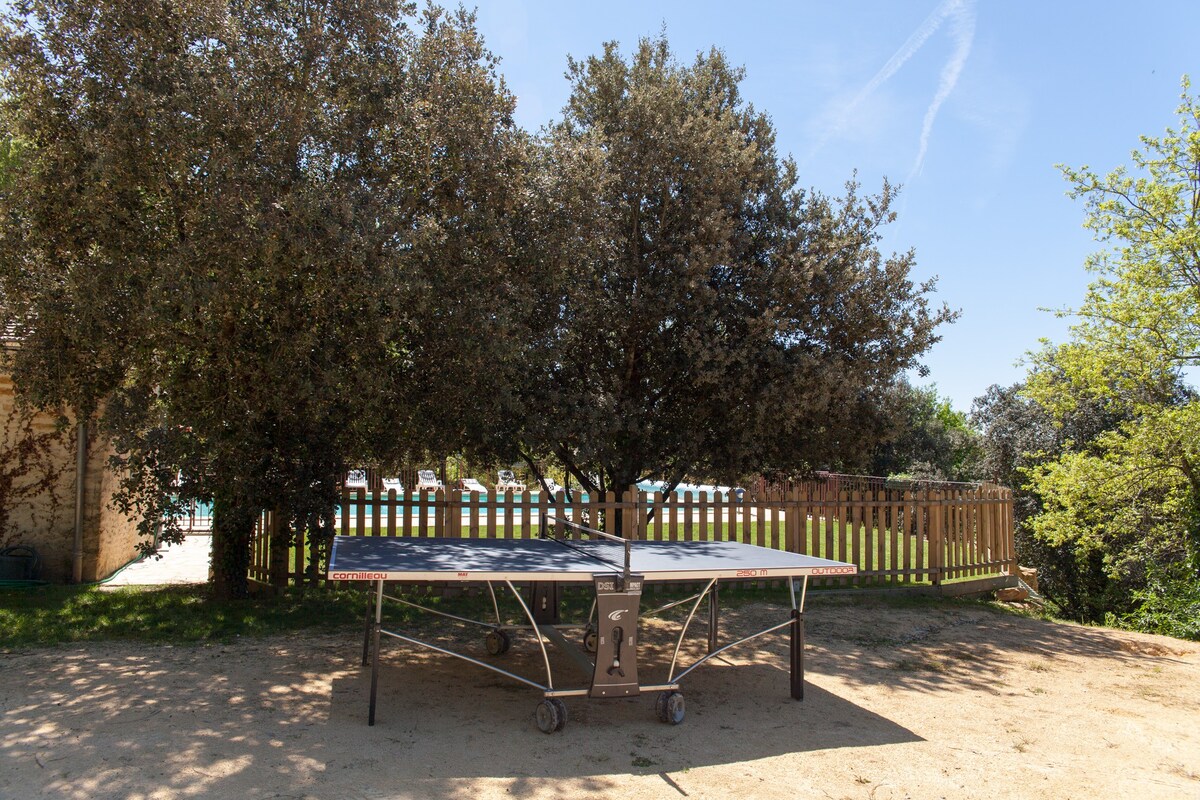 Les Chênes : chalet et piscine en pleine nature