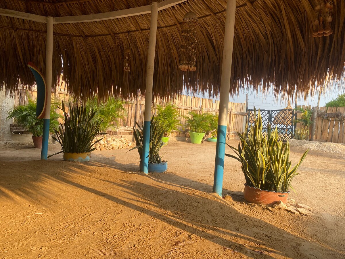 Cabaña encantadora con vista al mar