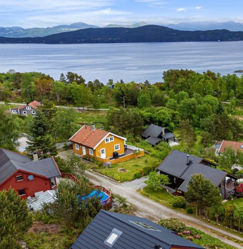 Seaside cabin with panoramic view and boat